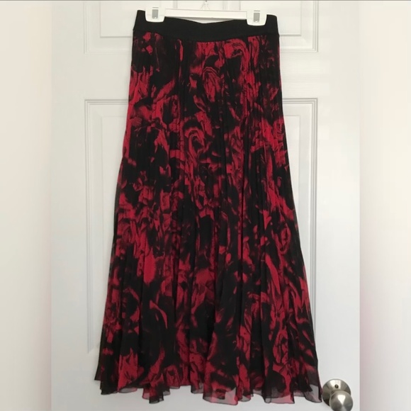 NWT Ricki’s Pleated Floral Midi Skirt S Black Red - Picture 9 of 9
